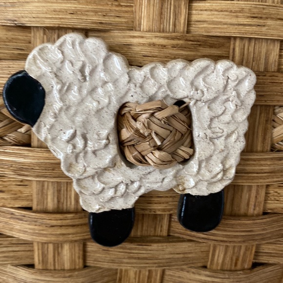 Wall Organizer Key and Letter Basket - Picture 2 of 7